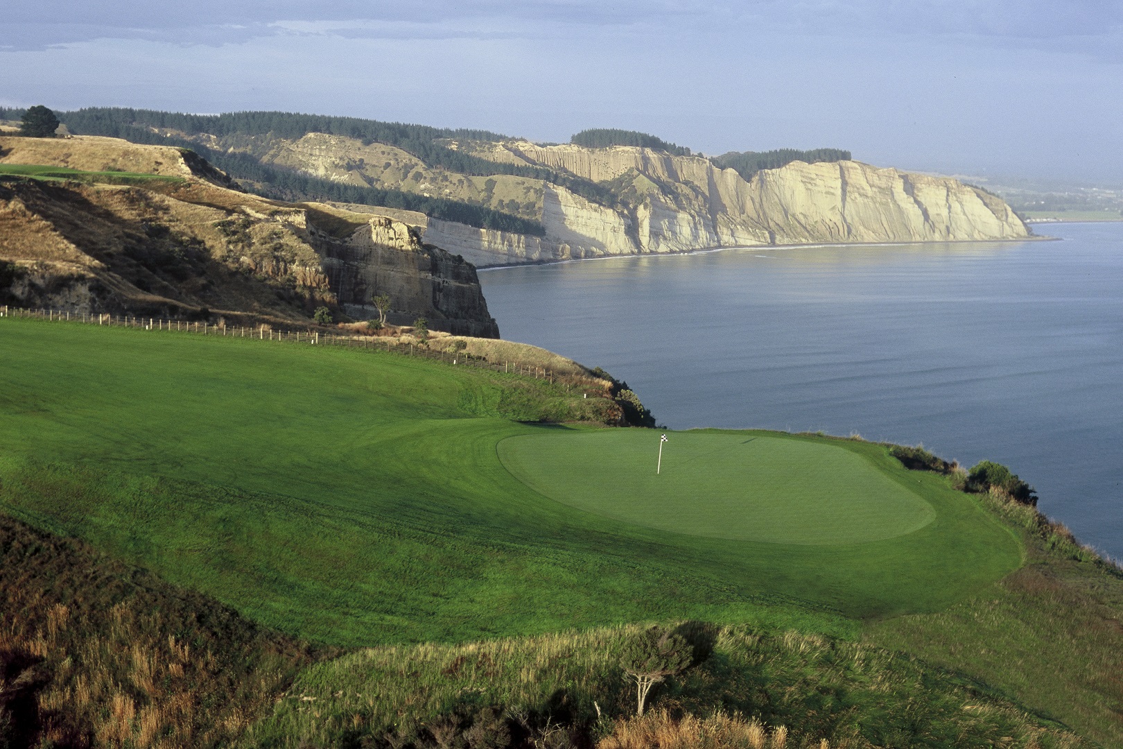 Golf at Cape Kidnappers - pic courtesy Robertson Lodges